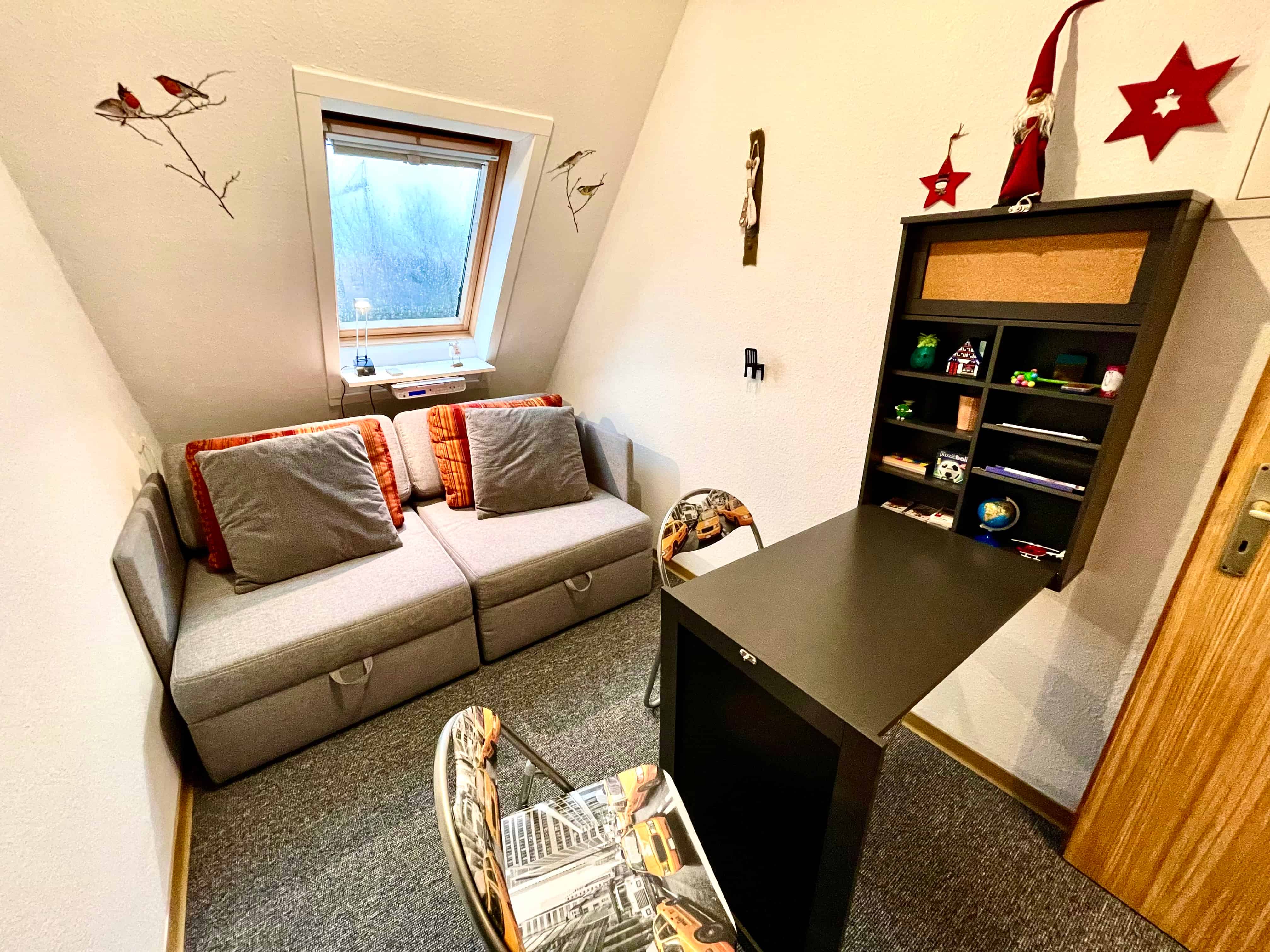 Kinderzimmer mit Sofa-Bett